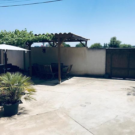 Appartement Tout Confort Avec Parking Ferme Arles Exteriér fotografie