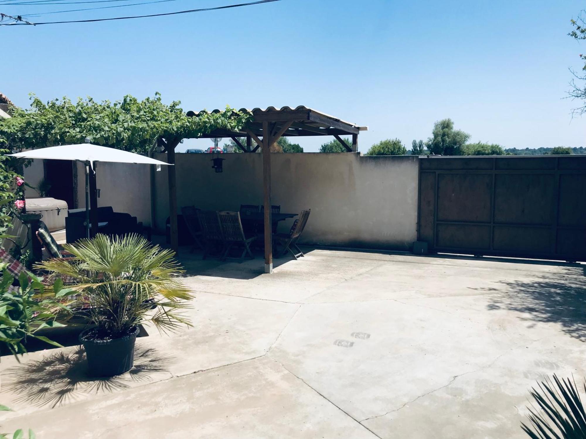 Appartement Tout Confort Avec Parking Ferme Arles Exteriér fotografie