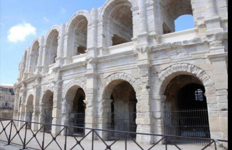Appartement Tout Confort Avec Parking Ferme Arles Exteriér fotografie